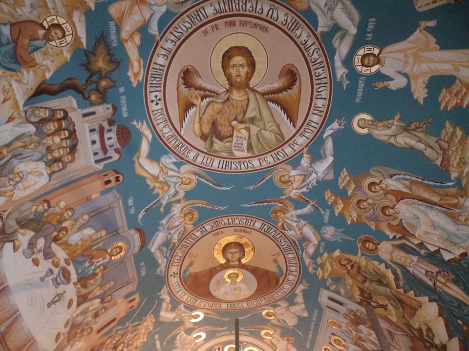 Interiorul bisericii